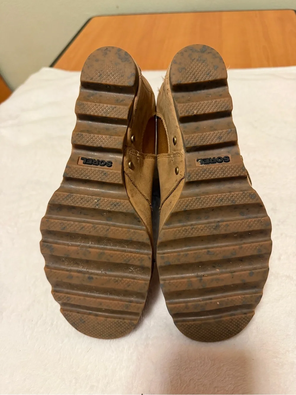 Sorel stitched detailing